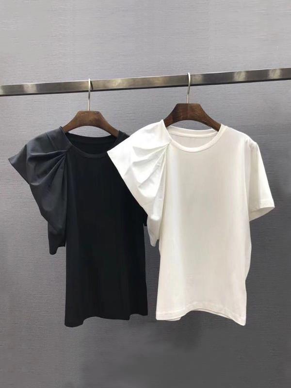 Remera mangas desiguales