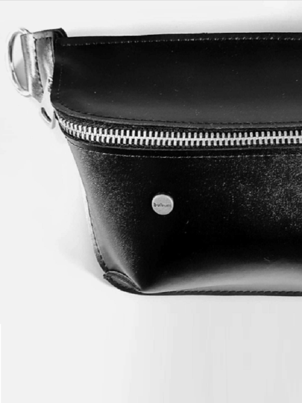 Riñonera First Napa Negro Lustroso