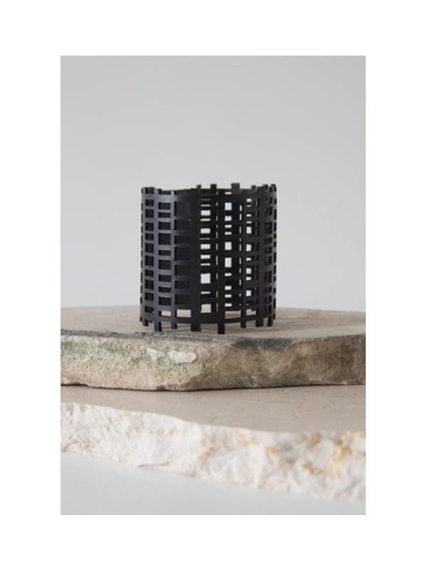 El brazalete Scarlett está elaborado en cuero 100% argentino