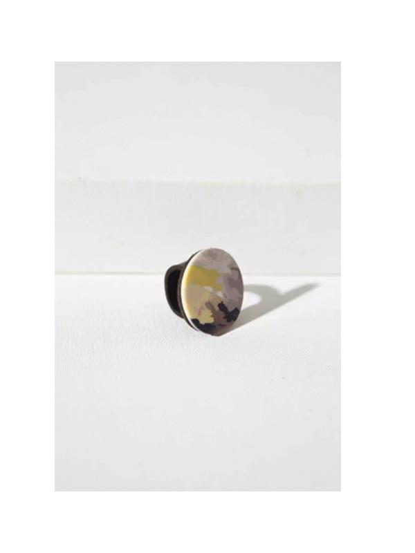 El Anillo Frame Circles Sky está diseñado para agregar un toque unico a tu estilo.